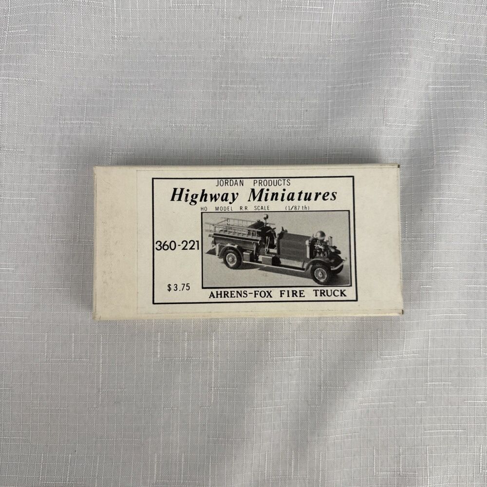 Highway Minatures 1:87 Ahrens-Fox Fire Truck #221